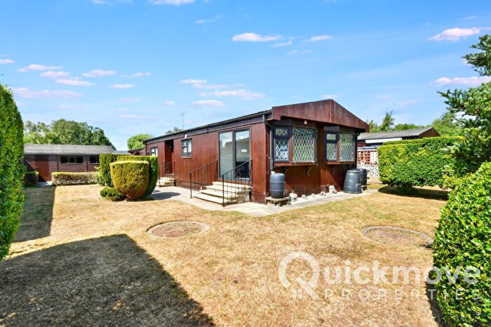 2 Bedroom Park Home For Sale In Torksey, Lincolnshire, LN1