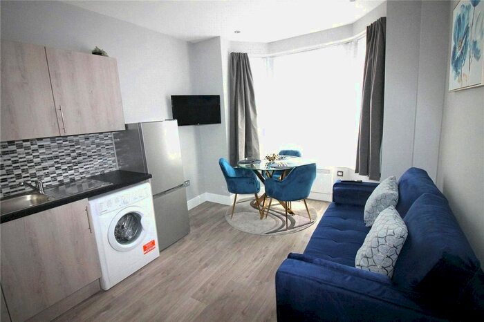 2 Bedroom Flat To Rent In Felix Road, London, W13