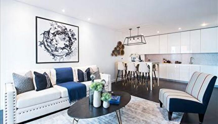 3 Bedroom Flat To Rent In Charles Clowes Walk, Nine Elms, London, SW11