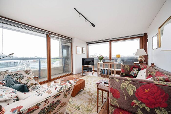 3 Bedroom Flat To Rent In Lauderdale Tower, Barbican, London, EC2Y