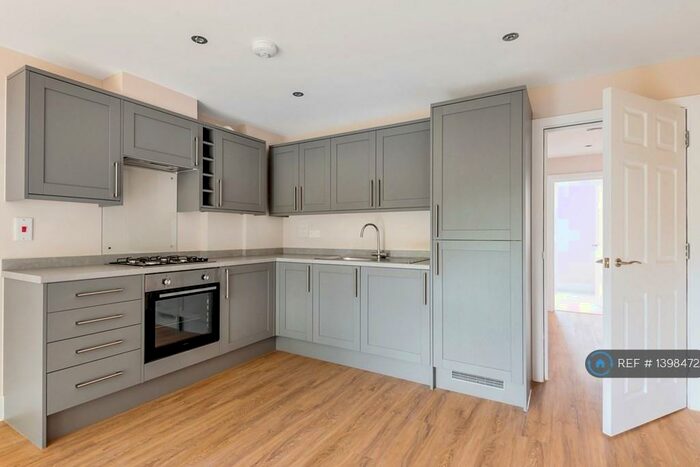 2 Bedroom Flat To Rent In Kings Road, Haslemere, GU27