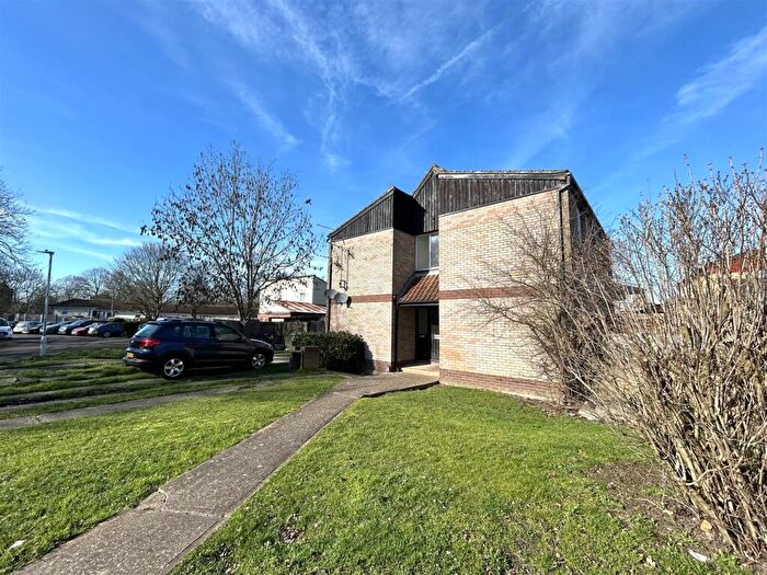 1 Bedroom Flat To Rent In Oakdene Road, Pitsea, SS13