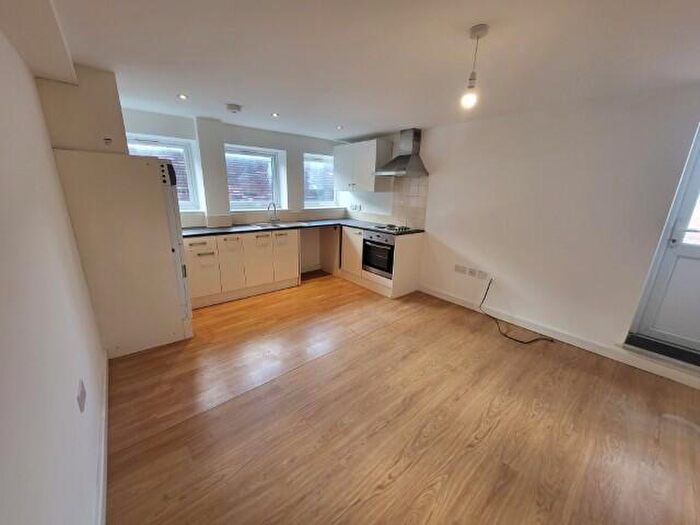 2 Bedroom Flat To Rent In High Street, Bromsgrove, B61