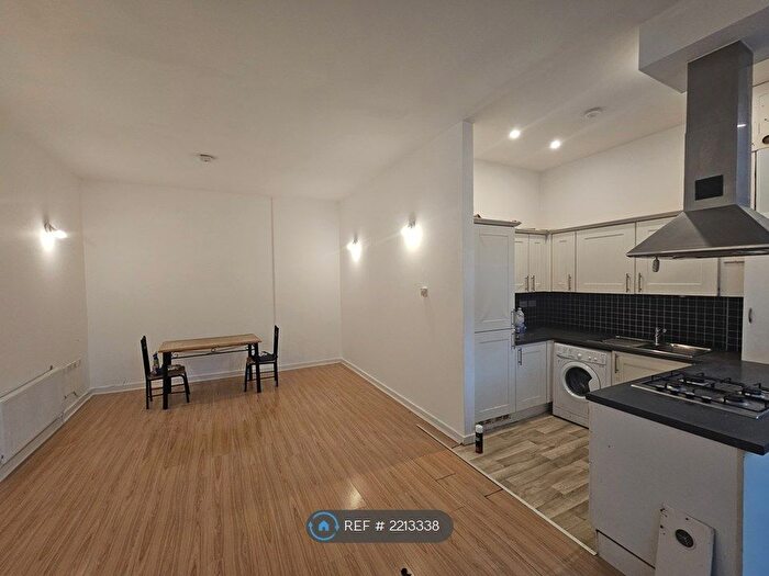 2 Bedroom Flat To Rent In Vineyard Studios, London, E7