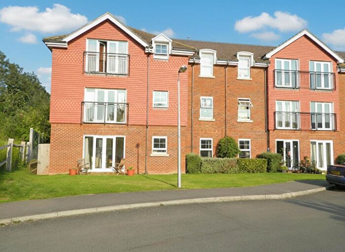 1 Bedroom Flat To Rent In Brookers Road, Maplehurst Court Brookers Road, RH14