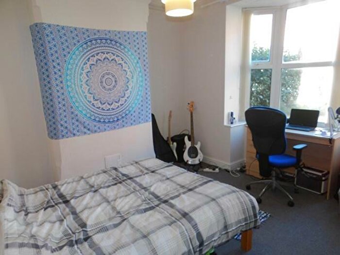 5 Bedroom Semi-Detached House To Rent In Charnwood Grove, West Bridgford, NG2