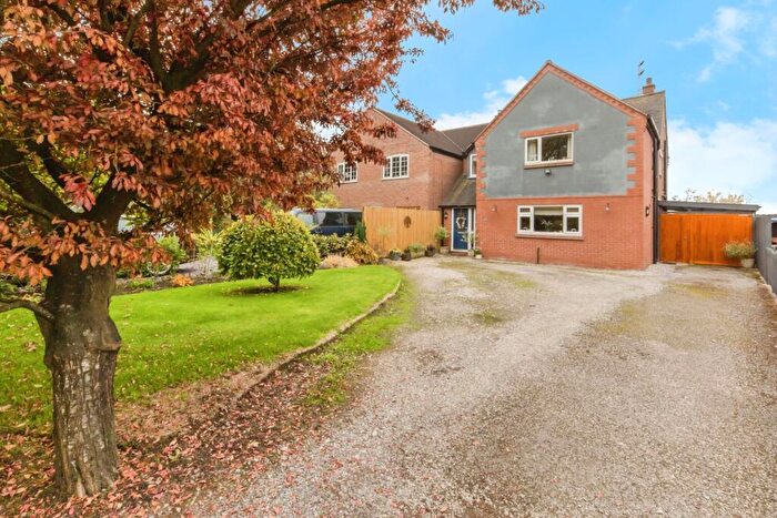 4 Bedroom Semi-Detached House For Sale In Twemlow Lane, Holmes Chapel, Crewe, Cheshire, CW4