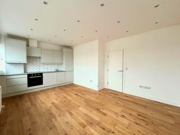 1 Bedroom Flat To Rent In London Road, Benfleet, SS7