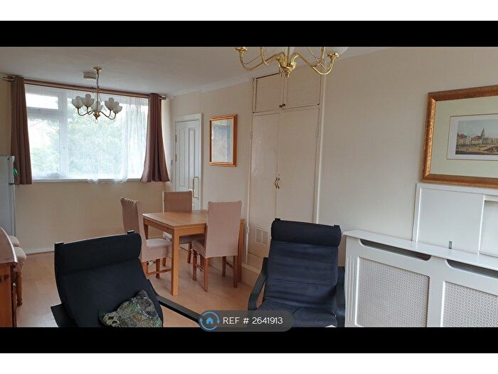 5 Bedroom Flat To Rent In Lorrimore Square, London, SE17