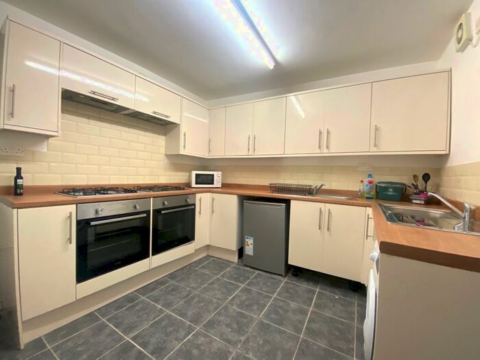 7 Bedroom House To Rent In King Edwards Road, Brynmill, Swansea, SA1