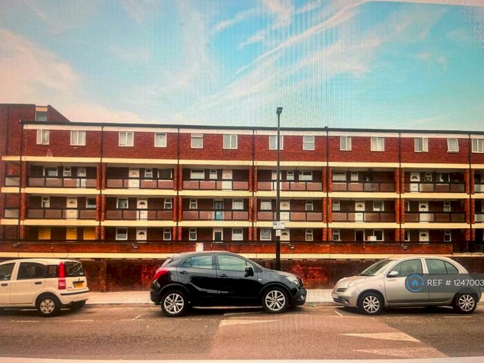 3 Bedroom Maisonette To Rent In Britley House, London, E14