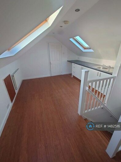 Studio To Rent In London Road, Westcliff-On-Sea, SS0