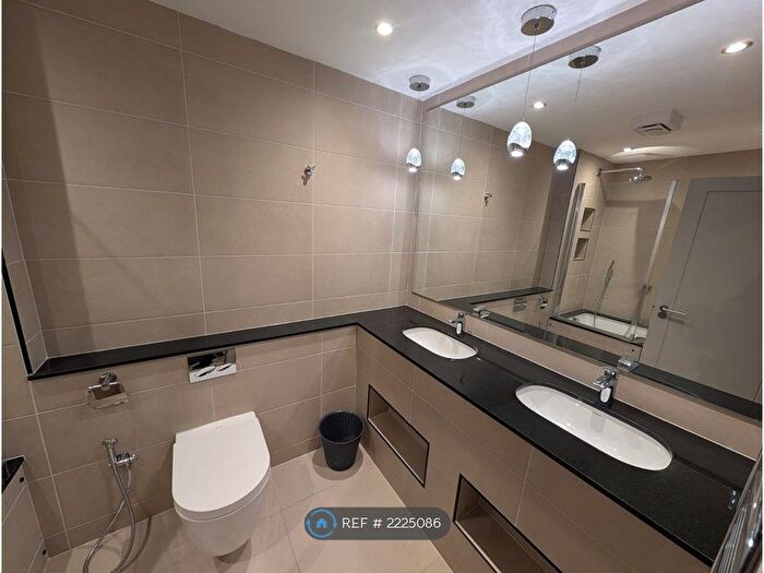 3 Bedroom Flat To Rent In Trafalgar House, Leeds, LS1