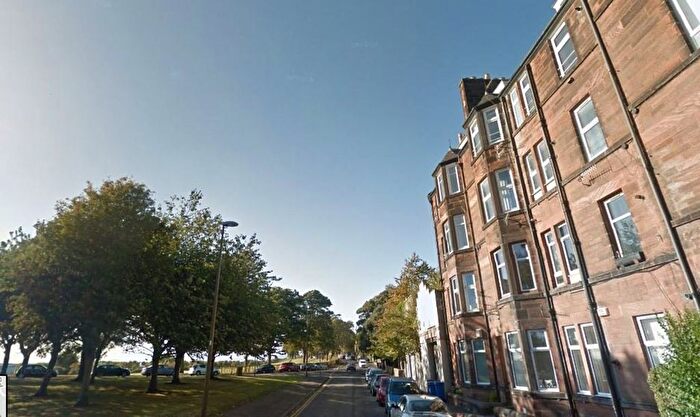 3 Bedroom Flat To Rent In Magdalen Yard Road, Dundee, DD1