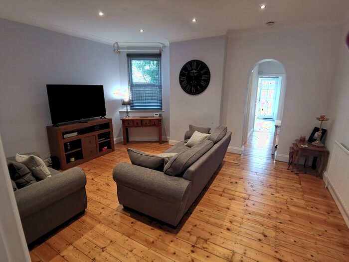 1 Bedroom Flat To Rent In Westminster Drive, Westcliff-On-Sea, SS0