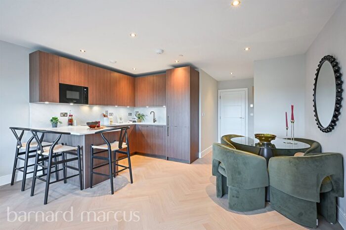 2 Bedroom Flat For Sale In Riddlesdown Road, Purley, CR8