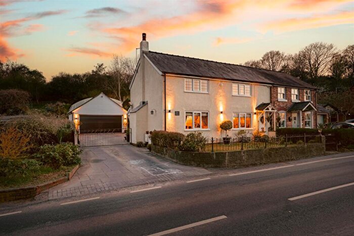 3 Bedroom Cottage For Sale In Charming Cottage With Outdoor Pool, Set On A Large Plot, CW8