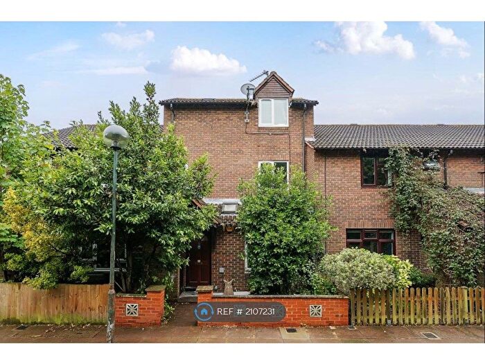 1 Bedroom Property To Rent In Starling Walk, Hampton, TW12