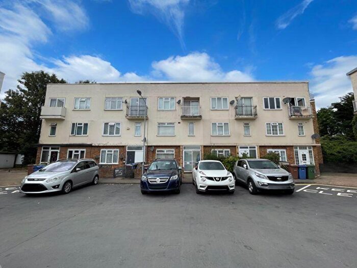 1 Bedroom Flat To Rent In Dukes Avenue, Grays, RM17