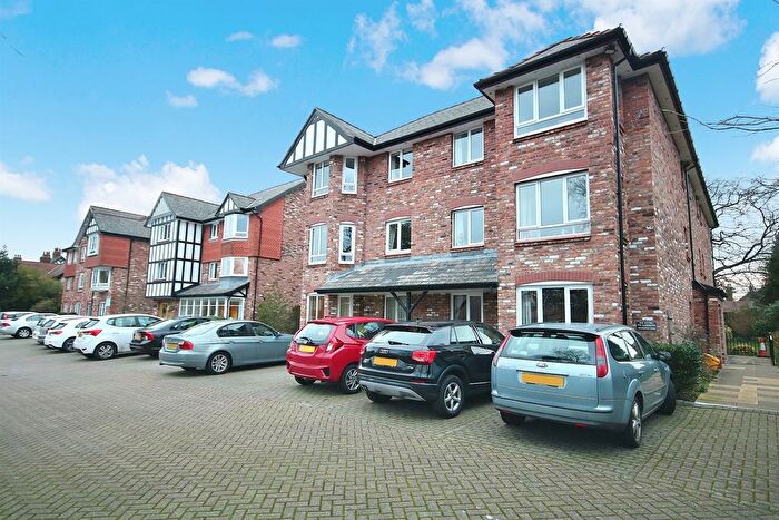 1 Bedroom Flat For Sale In Grove Avenue, Wilmslow, SK9