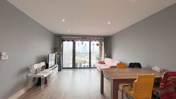 2 Bedroom Flat To Rent In High Street, Sutton, SM1