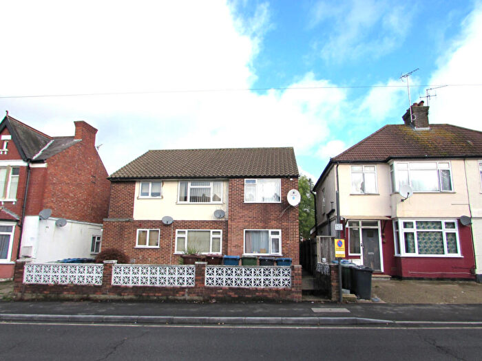 2 Bedroom Flat To Rent In Locket Road, Harrow Wealdstone, Middlesex, HA3