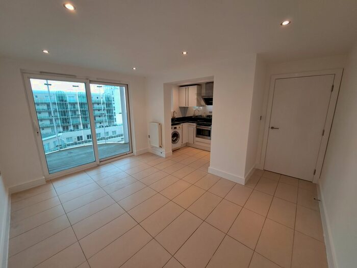 1 Bedroom Flat To Rent In Ayton Drive, Portland, DT5