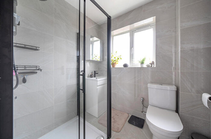 1 Bedroom House To Rent In Redwood Way, Barnet, EN5
