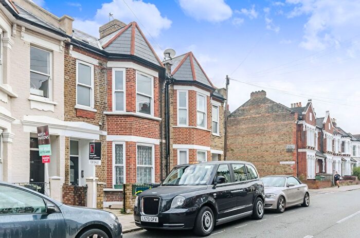 2 Bedroom Flat For Sale In Lyham Road, Brixton, London, SW2
