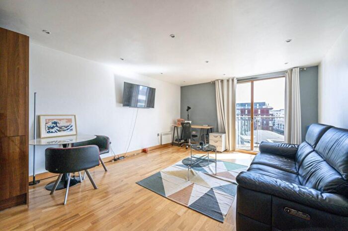 2 Bedroom Flat To Rent In Frances Wharf, Poplar, London, E14