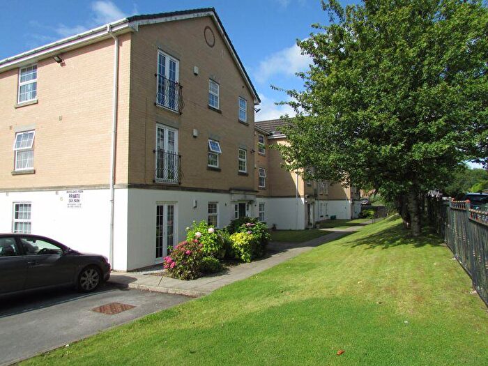 2 Bedroom Apartment To Rent In Dell Road Shawclough., OL12