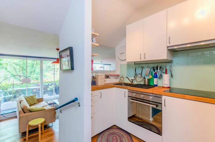 Studio To Rent In Crescent Road, Crouch End, London N8