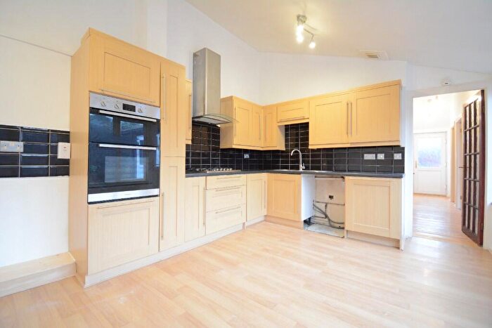 3 Bedroom Terraced House To Rent In Westminster Gardens, LU5