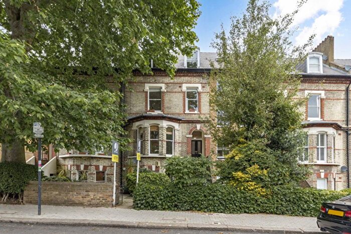 1 Bedroom Flat To Rent In St. James Terrace, Balham, SW12