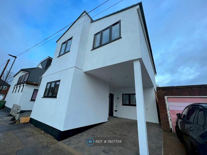 3 Bedroom Detached House To Rent In Clifton Road, Welling, DA16