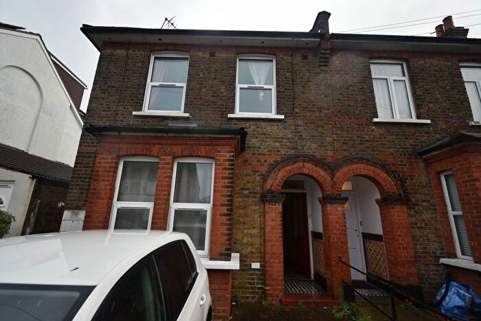 2 Bedroom Flat To Rent In Llanover Road, Wembley, HA9