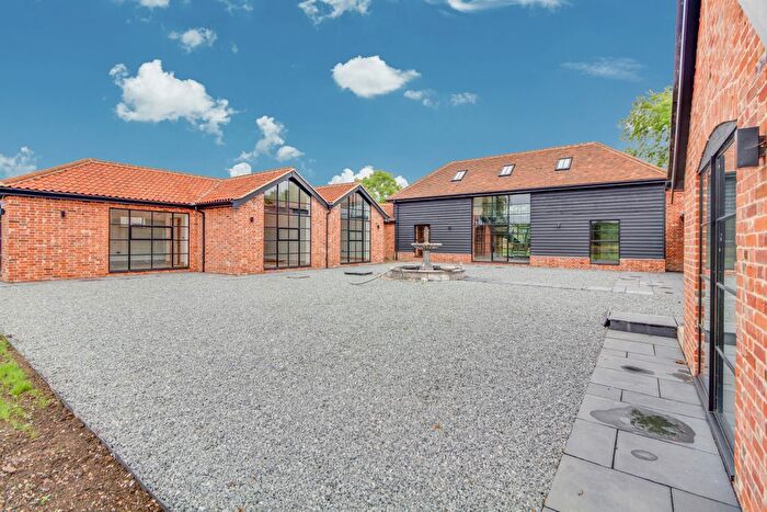 4 Bedroom Barn Conversion For Sale In Maldon Road, Tiptree, Colchester, CO5