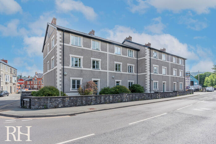 2 Bedroom Flat To Rent In Conwy Terrace, Llanrwst, Conwy (County Of), LL26
