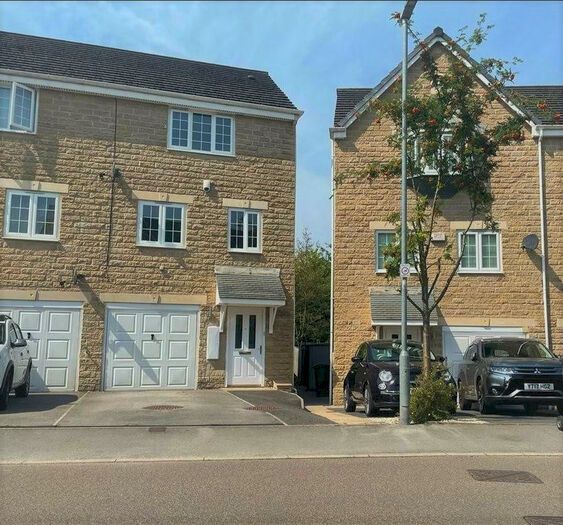 3 Bedroom Town House To Rent In Hanby Close, Fenay Bridge, Huddersfield, West Yorkshire, HD8