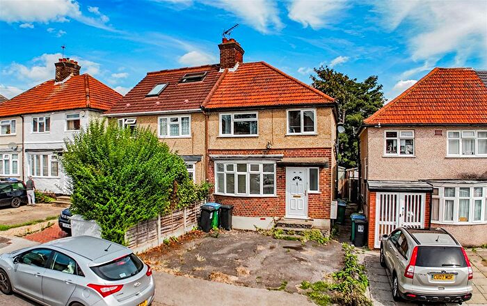 1 Bedroom Flat For Sale In Berry Avenue, Watford, WD24