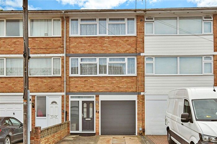 3 Bedroom Town House For Sale In Millfield, Sittingbourne, Kent, ME10
