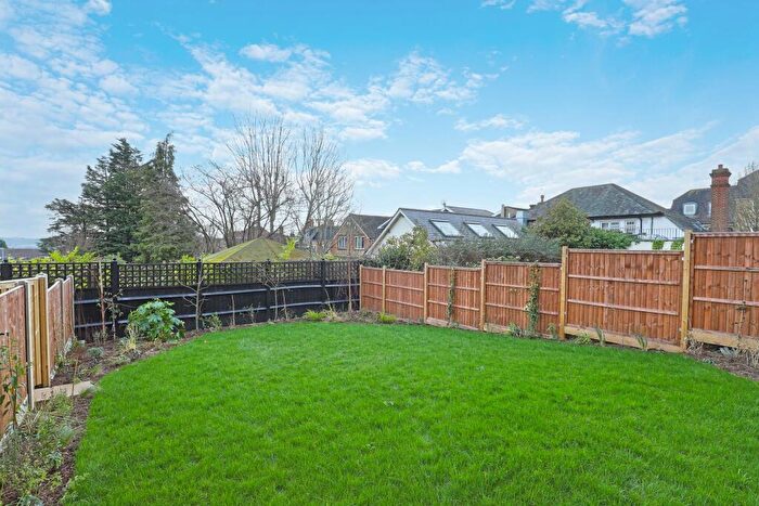 2 Bedroom Apartment To Rent In Kings Avenue, Buckhurst Hill, IG9