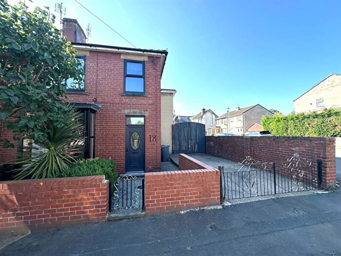 4 Bedroom Semi-Detached House To Rent In Norton Road, Wath-Upon-Dearne, Rotherham, S63