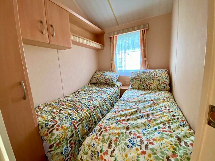 2 Bedroom Caravan For Sale In Perowne Way, Sandown, PO36