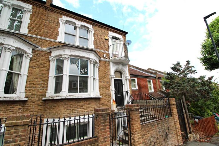 3 Bedroom Property To Rent In Becondale Road, London, SE19
