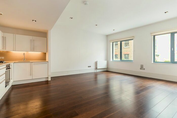 2 Bedroom Flat To Rent In Slingsby Place, London, WC2E