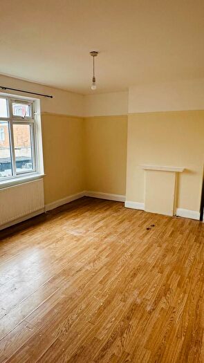 2 Bedroom Flat To Rent In Redbridge Lane East, Redbridge, IG4