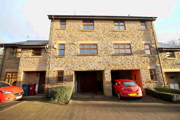 3 Bedroom Town House To Rent In Church Gardens, Longridge, Preston PR3