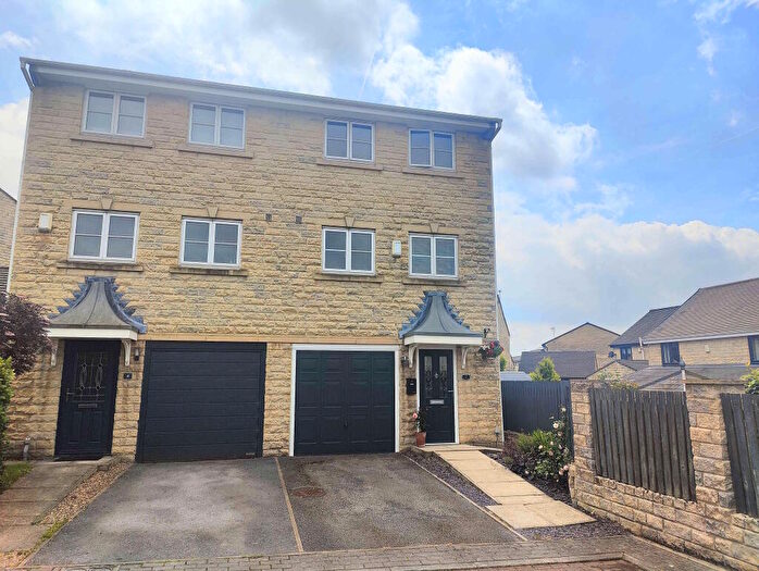 3 Bedroom Town House For Sale In Birk Hey Close, Bailiff Bridge, HD6