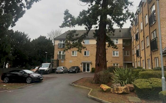 2 Bedroom Flat To Rent In Harefield Road, Uxbridge, UB8